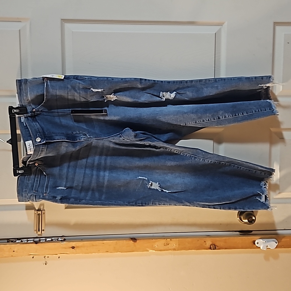 NICOLE MILLER SOHO HIGH RISE CROP: DISTRESSED: NEW WITH TAGS: SIZE 20